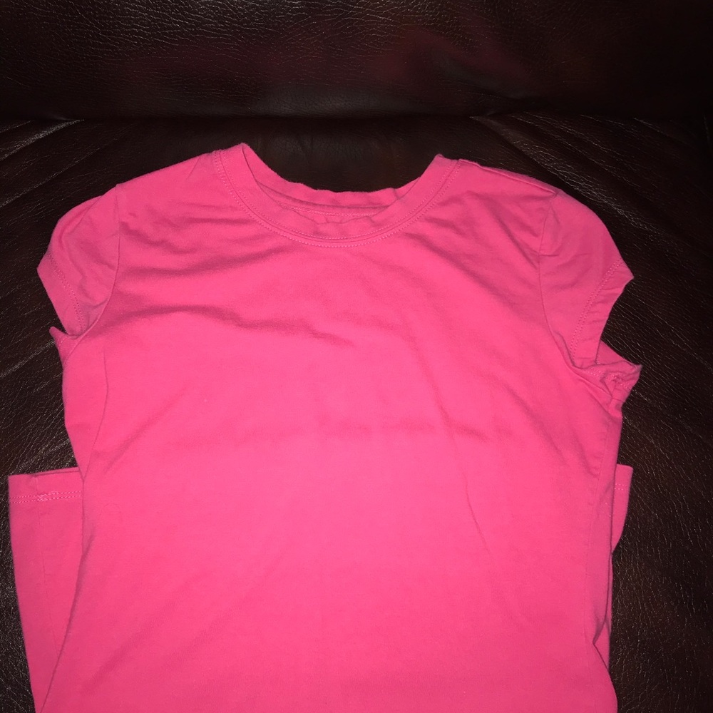 pink tee